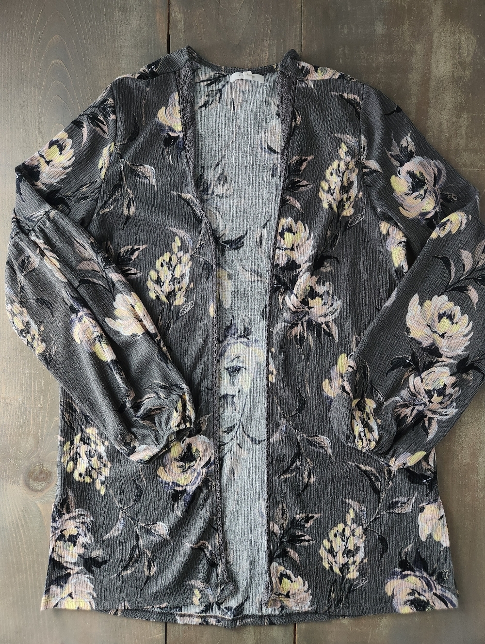 Maurices Gray Floral Crochet Trim Kimono - Size Small - Picture 9 of 16